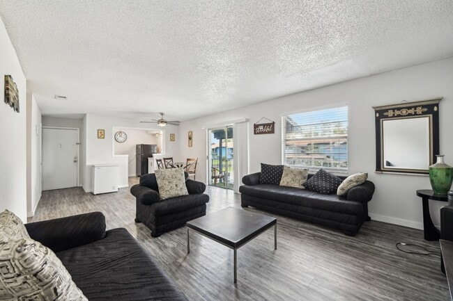 Living Room - Roselea Manor Apartments