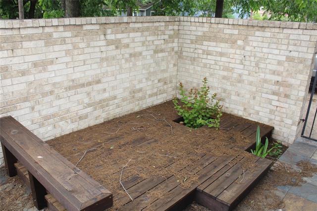 Photo - 900 N Austin St