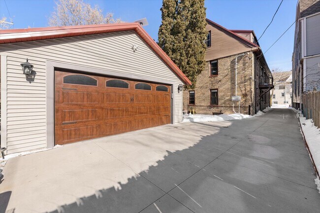 Photo - 2509-2511-2511 N Cramer St Unidad 2511 N Cramer St