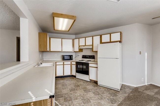 Building Photo - 5171 W Pioneer Ave Unit 202