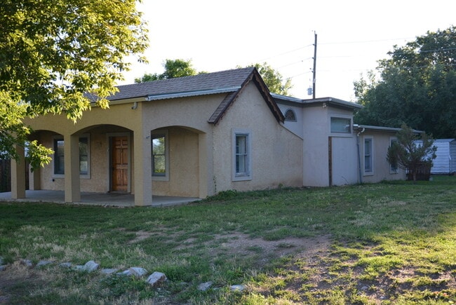 Building Photo - Detached Rental Property