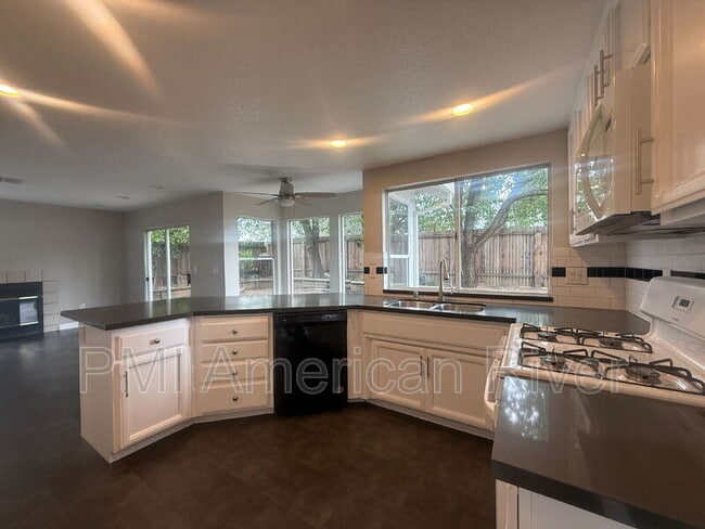 Photo - 3400 Cobblestone Dr