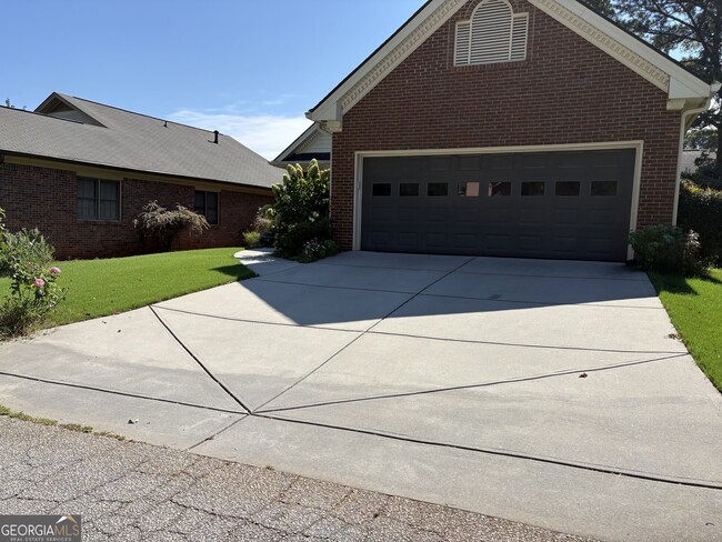 Building Photo - 1224 Hunters Dr