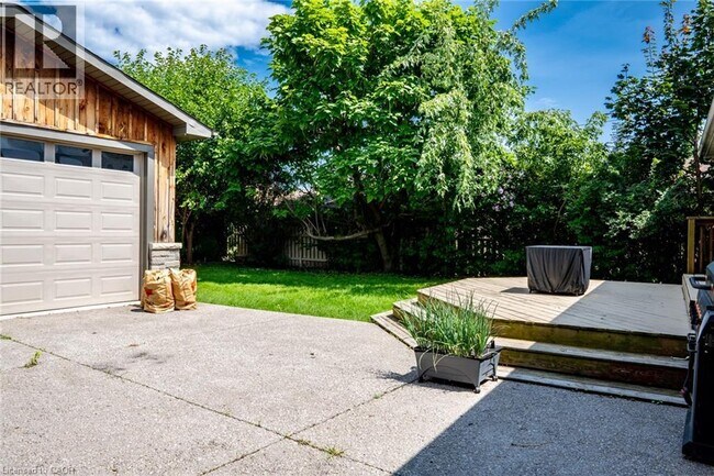 Photo - 2251 Joyce St