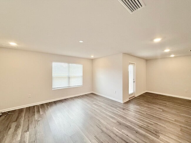 Photo - Spacious 4-Bedroom Home - Community Pool