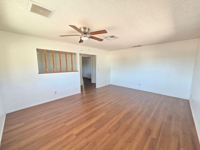 Photo - 440 Cheyenne Cir
