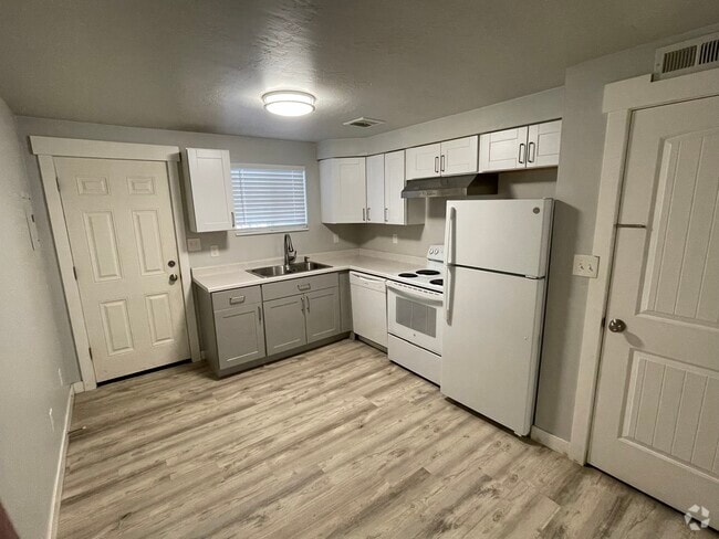 Building Photo - Orem Triplex Unit 324 Rental