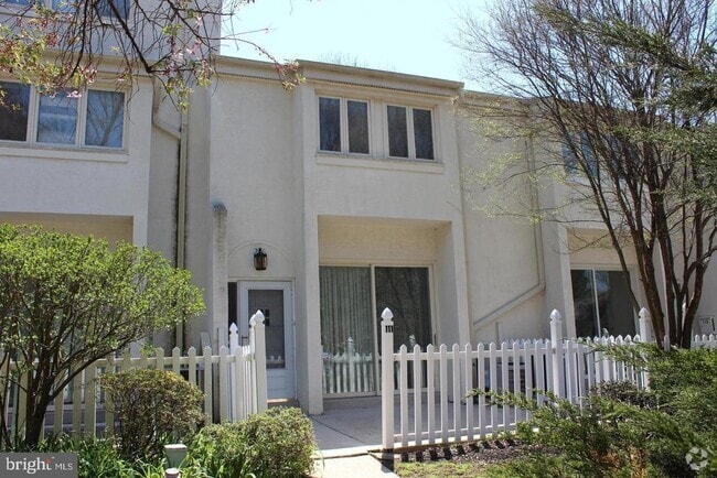 Building Photo - 111 Montrose Ave Rental