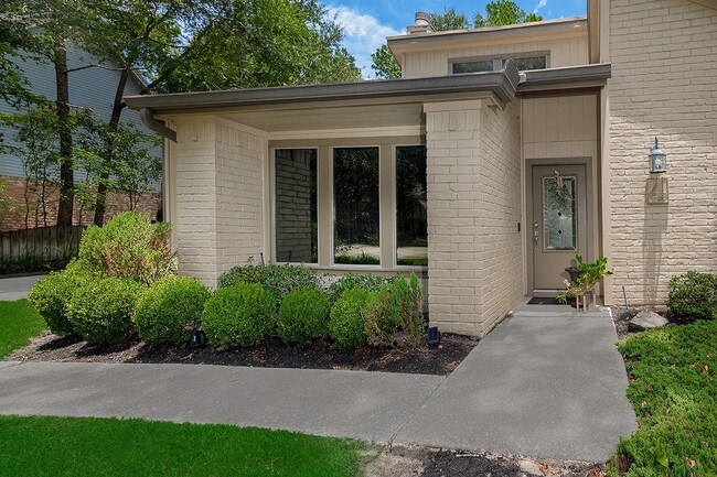 Photo - 4 Postvine Ct
