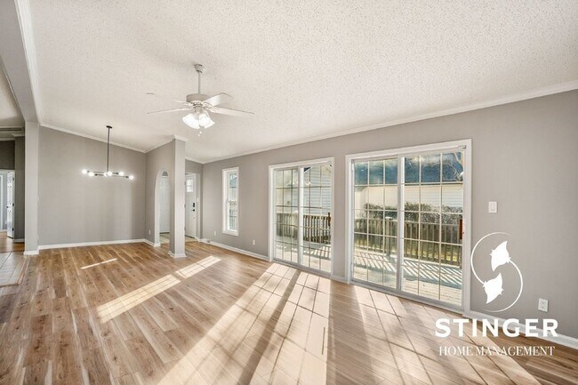 Photo - 3 Bedroom / 2 Bath For Rent In Picket Fences