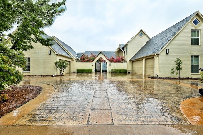 Photo - 1502 Duffner Dr