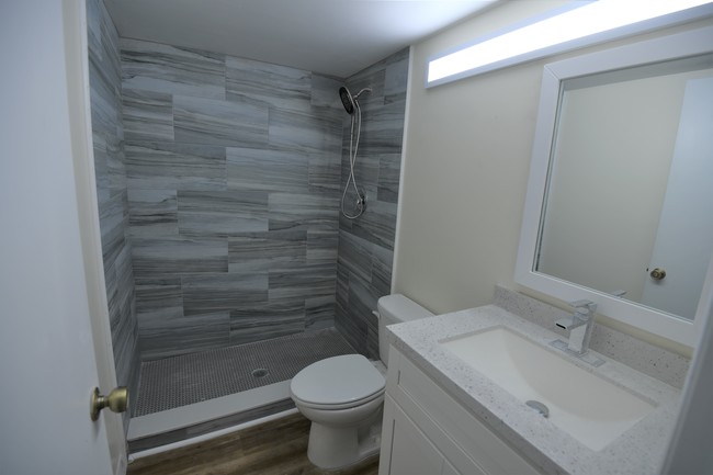 Modern master bedroom. - 2732 SW Matheson Ave Unit C1