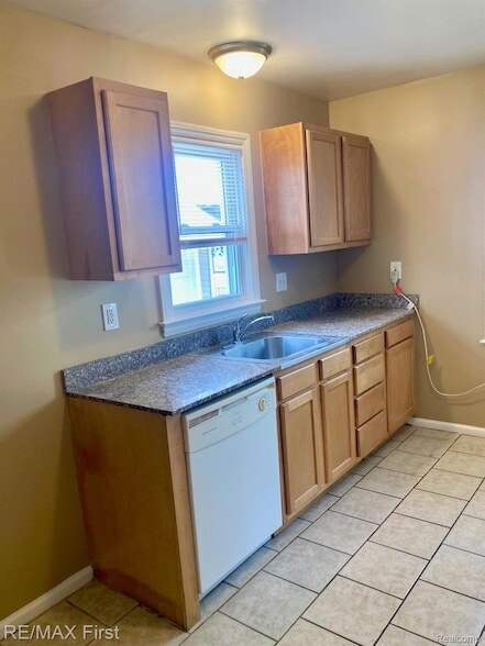 Photo - 23471 Rensselaer St