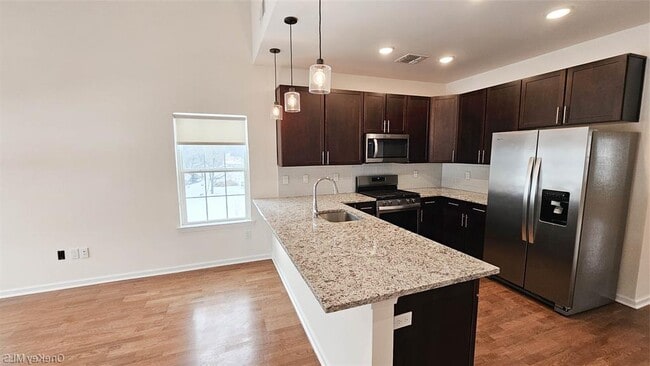 Photo - 260 W Main St Unidad 15