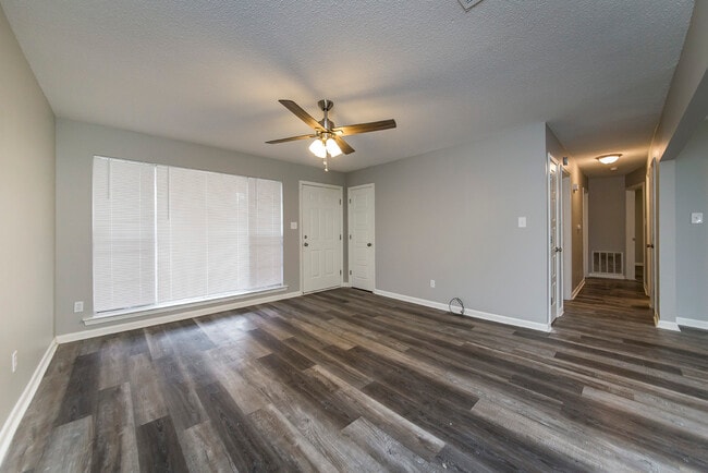 Photo - 17 Chalet St