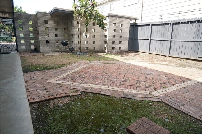 Building Photo - 2414 Mimosa Dr Unit 5 Rental