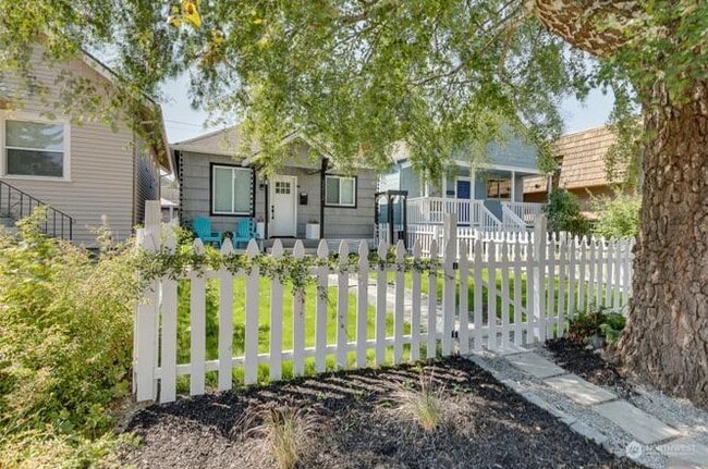 Photo - 3212 Oakes Ave