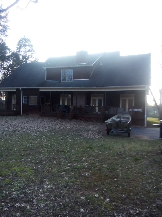 Building Photo - 871 Mooresville Pike Unit Henry lyles Rental