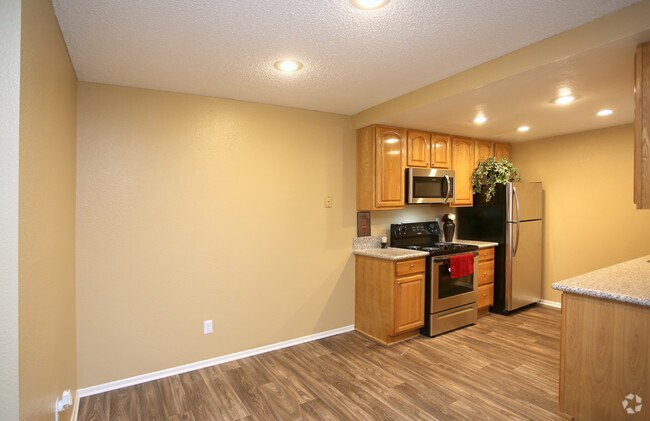 1 BR, 1 BA - 700 SF