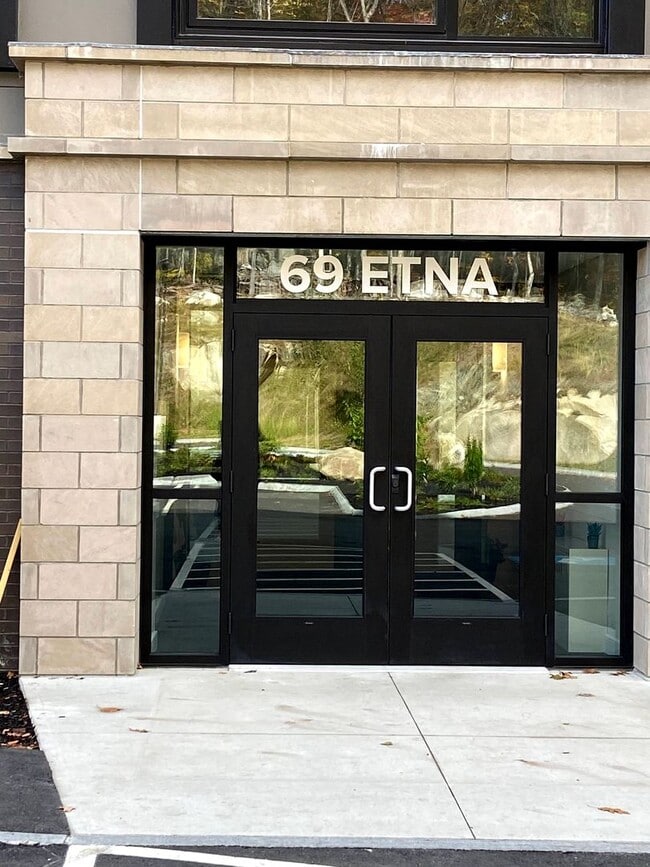 Building Photo - 1 Bedroom just minutes to DH Rental