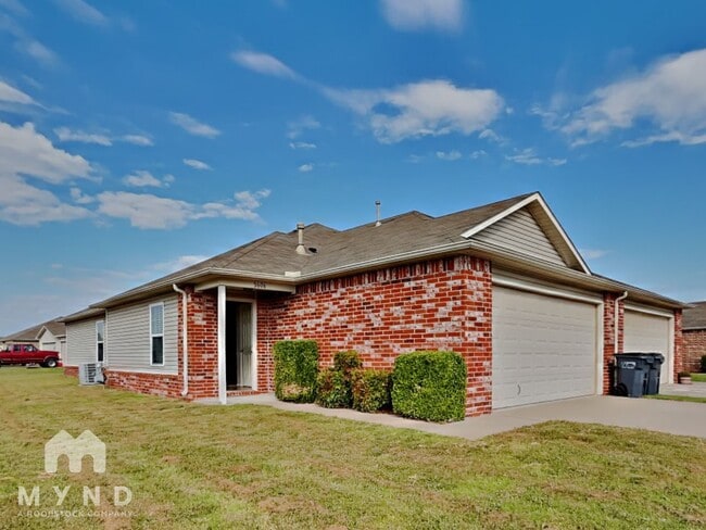 Building Photo - 5606 N 35th St