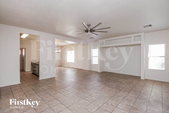 Photo - 398 E Cheyenne Rd