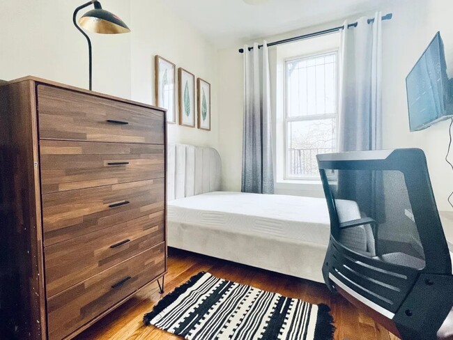 Furnished room/NOT APARTMENT