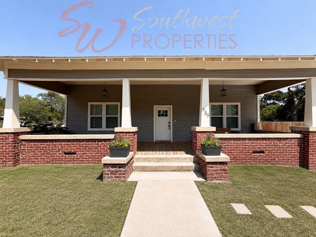 Building Photo - Freshly Remodeled 3 Bed / 2 Bath – Close to Campus | Pets Welcome!