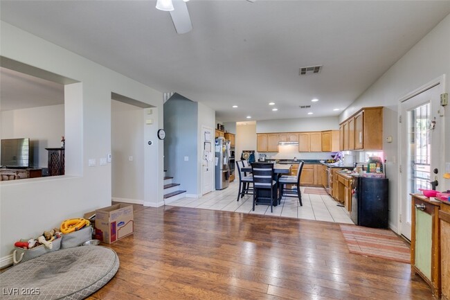 Photo - 1048 Painted Daisy Ave