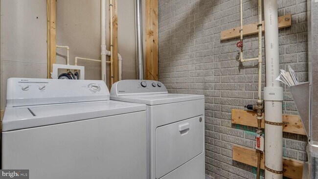 Photo - 4724 Hanrahan Pl