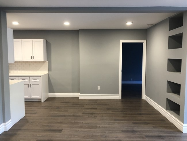 Photo - 402 S Robertson Blvd