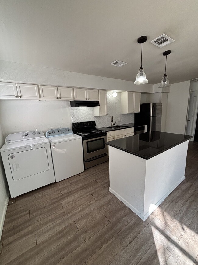 Photo - Charming, Updated 2 bed, 1 bath Duplex in ...