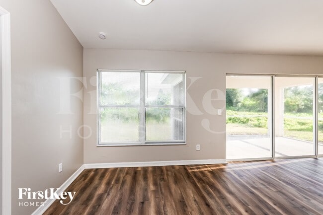 Photo - 1141 Ebert St E