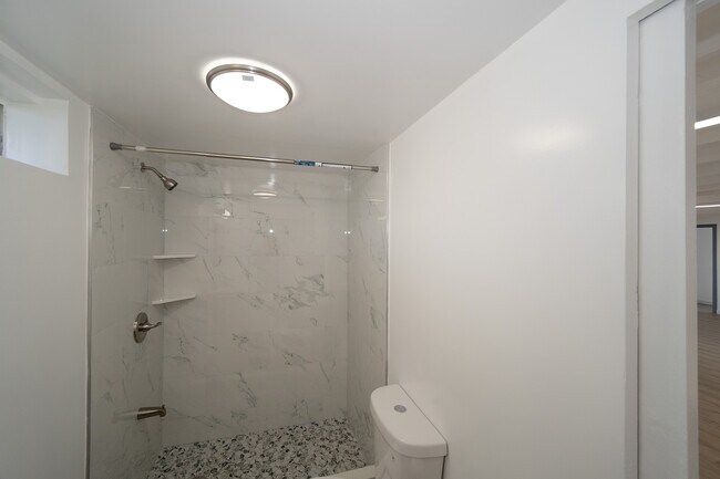 Photo - 1957 Hoohai St Unit Side 2