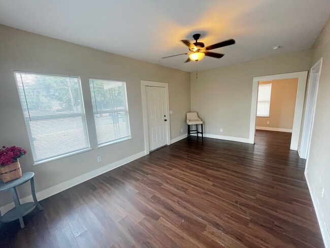 Photo - 1425 Quintana Rd