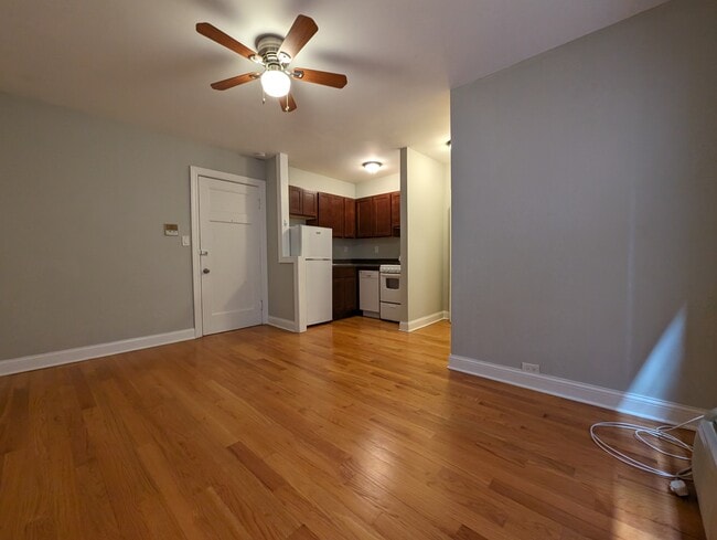 Photo - 832 W Wolfram St Unit 837-304