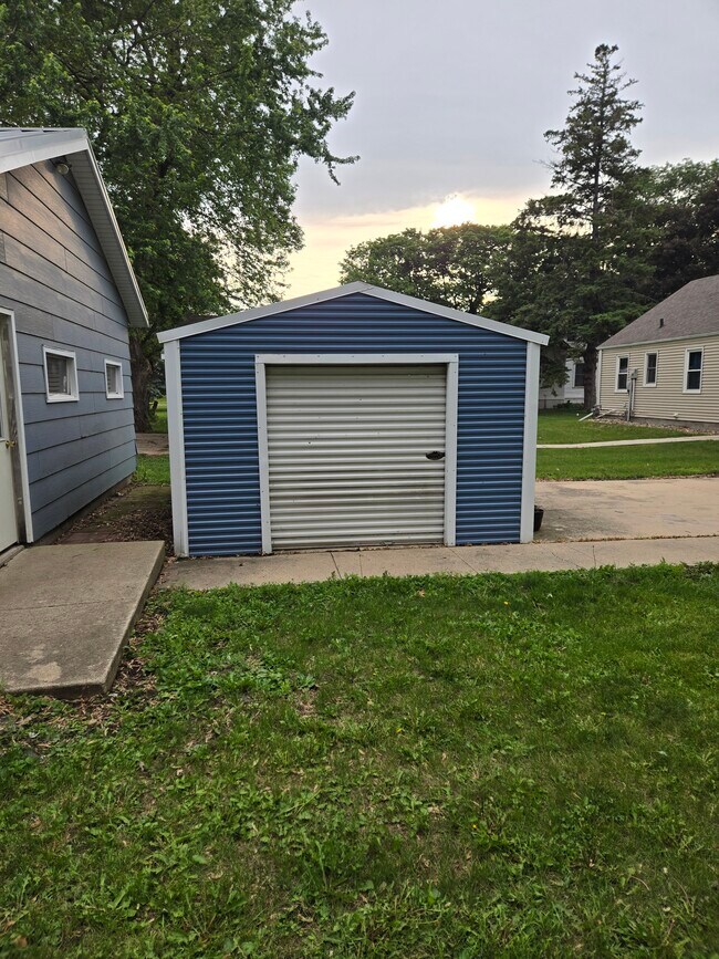 Photo - 207 E 4th St