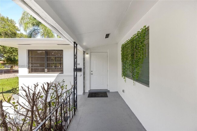 Photo - 500 NE 136th St Unidad 508