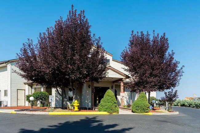 Photo - 787 NW Canal Blvd