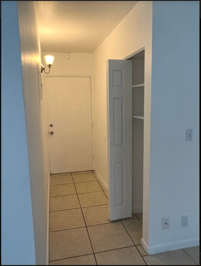 Photo - 241 SE 10th Ave Unidad 245B