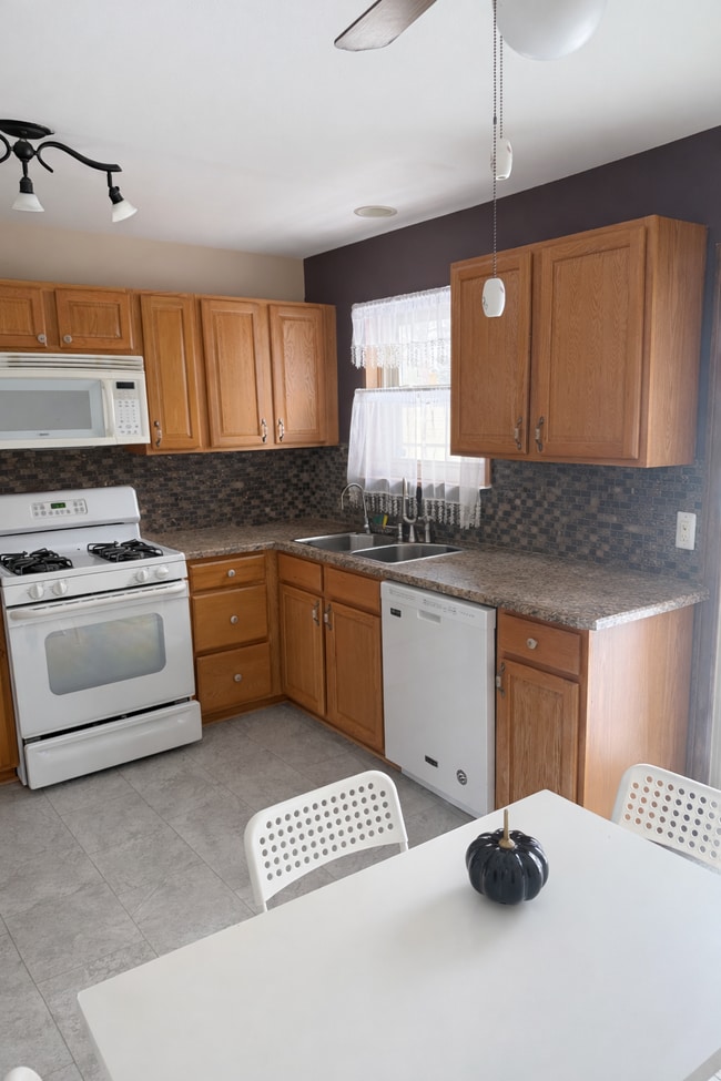 Photo - 42520 Bishop Rd