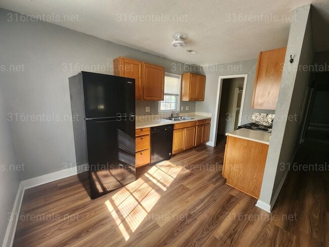 Photo - $1,050 3 bedroom / 2 bathroom - Single Family Home