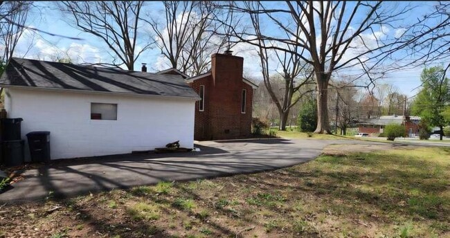 Photo - 8405 Rugby Rd