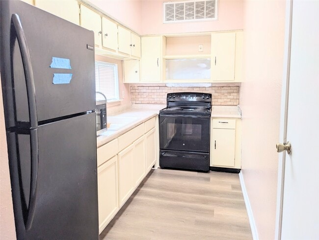 Building Photo - 10855 Meadowglen Ln Unit 702 Rental