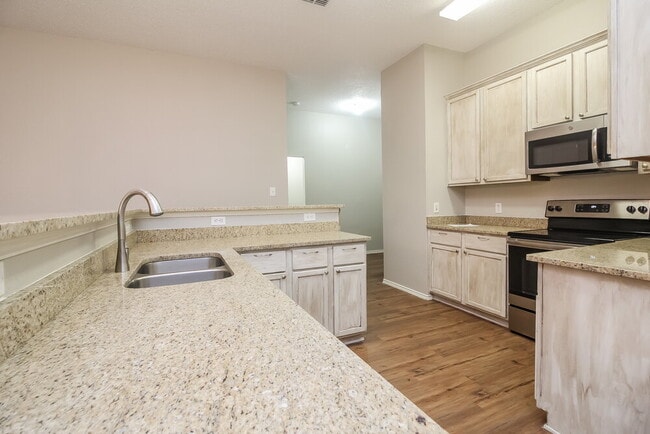 Photo - 430 Creekwood Ct