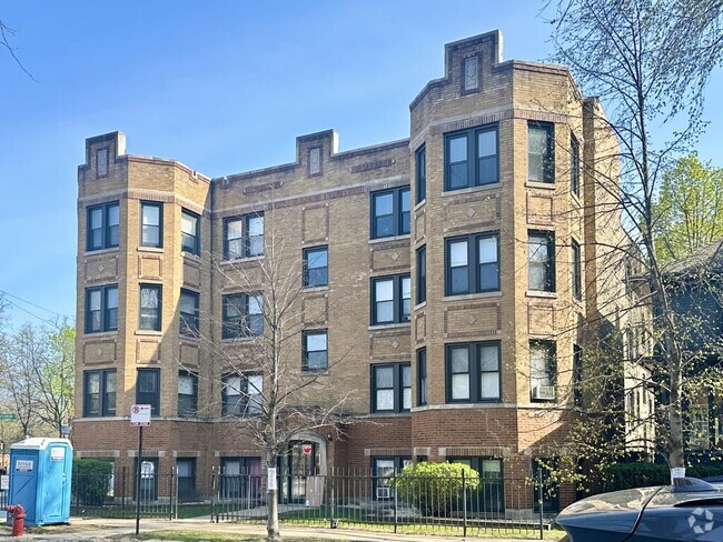 Building Photo - 1417 W Hutchinson St Unit 3 Rental