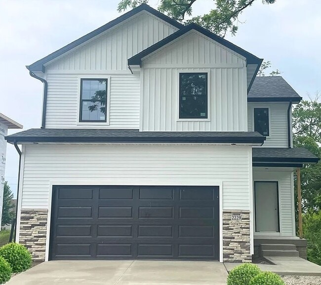 Building Photo - 2229 Waller Ave