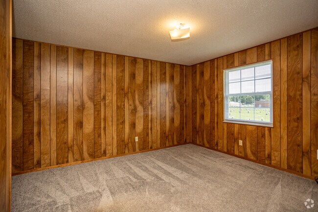 2BR, 1BA - 800SF - Primary Bedroom