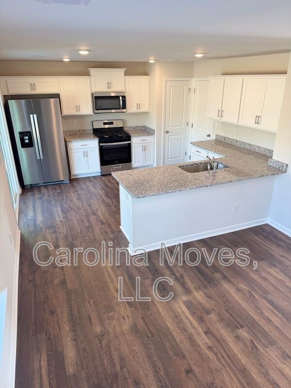 Photo - 618 Evaleigh St