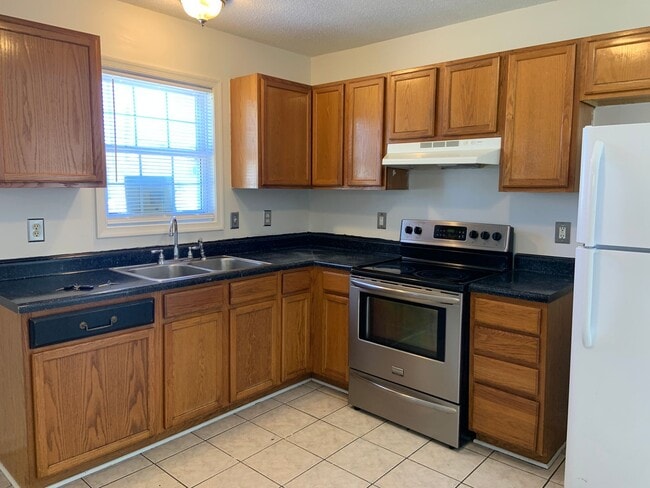Photo - 4 Bedroom Home close to HWY 421 & I40